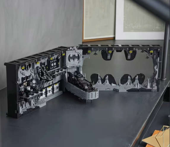 Batcave – Shadow Box MOC | 29cm | 3981 Pcs