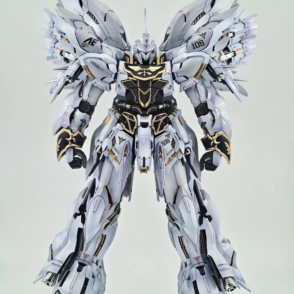 MSN-06S Sinanju White Wolf (Takumi Studio Ver.) 1/100 Scale Model Kit | Comet Technology | 1/100