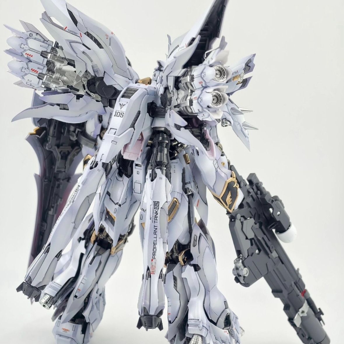 MSN-06S Sinanju White Wolf (Takumi Studio Ver.) 1/100 Scale Model Kit | Comet Technology | 1/100
