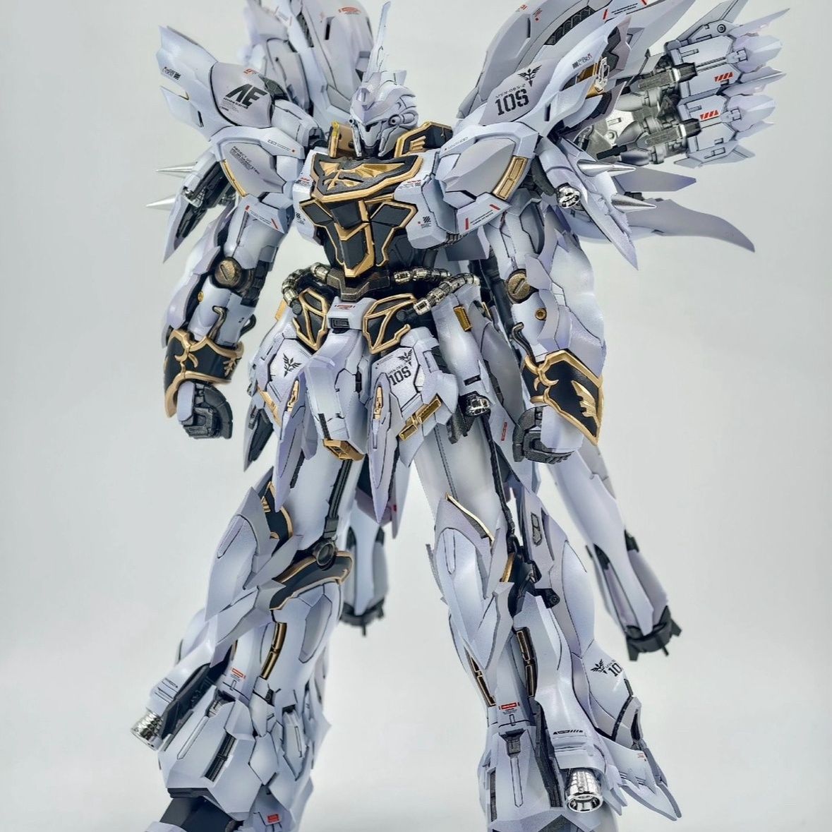 MSN-06S Sinanju White Wolf (Takumi Studio Ver.) 1/100 Scale Model Kit | Comet Technology | 1/100